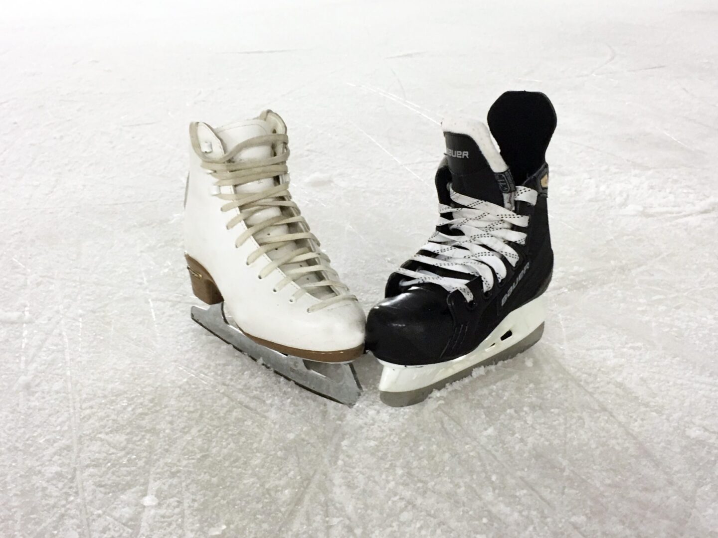 Ice skating, curling, ice skating 1215114 Scaled Salzburger Land f